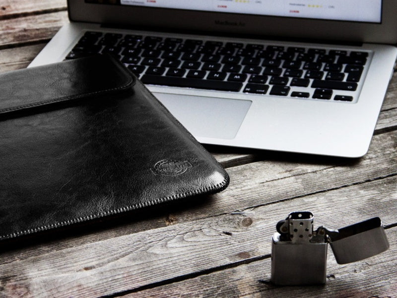 Husa de protectie REDANT pentru MacBook Pro 16, Piele, Negru - iSTYLE RO