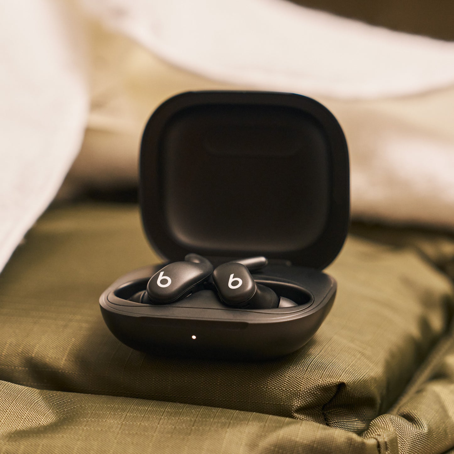 Casti In-Ear BEATS Powerbeats Fit, True Wireless, Bluetooth, Noise Cancelling, Jet Black