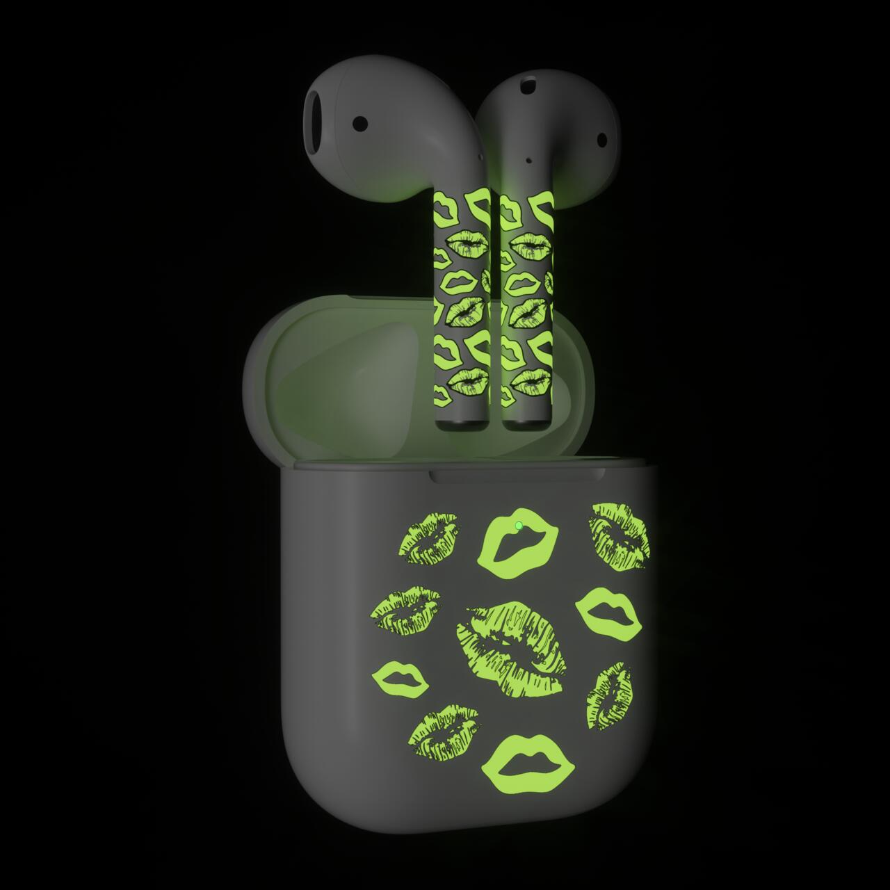 Skin NEXT ONE pentru AirPods - Buze fosforescente - iSTYLE RO