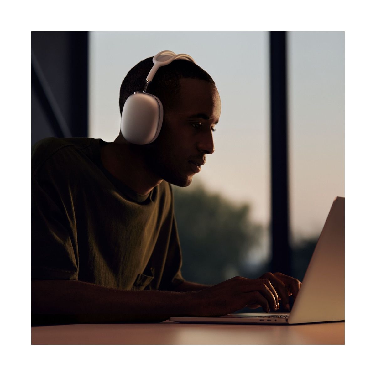 Resigilat: Casti Over-Ear Apple AirPods Max, Space Gray