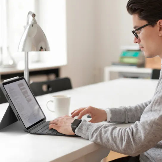 Husa Logitech Combo Touch cu tastatura si trackpad detasabile pentru iPad Pro 11" gen 1-4, US, Gri - iSTYLE RO