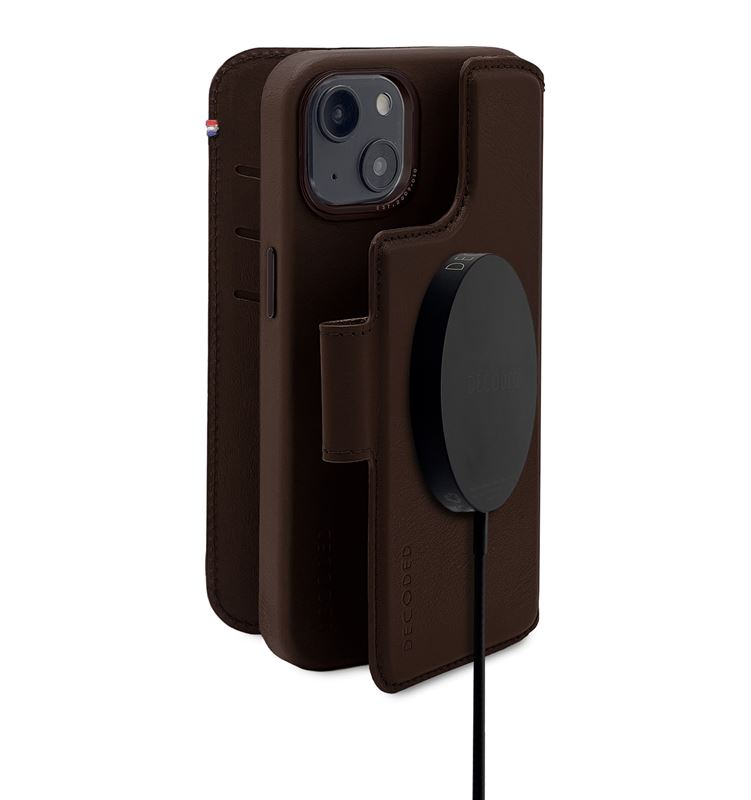 Husa de protectie Decoded cu portofel pentru iPhone 14 Plus, Piele, Maro - iSTYLE RO