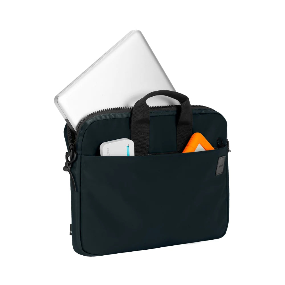 Geanta laptop Incase Compass Brief 15inch w/Flight Nylon - Negru - iSTYLE RO