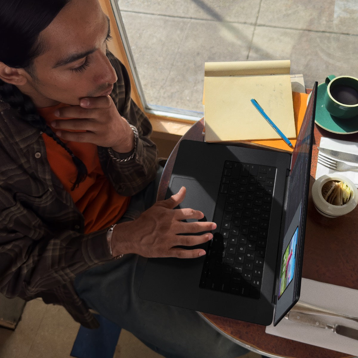 MacBook Pro 16", procesor Apple M3 Max, 14 nuclee CPU si 30 nuclee GPU, 1TB SSD, Space Black