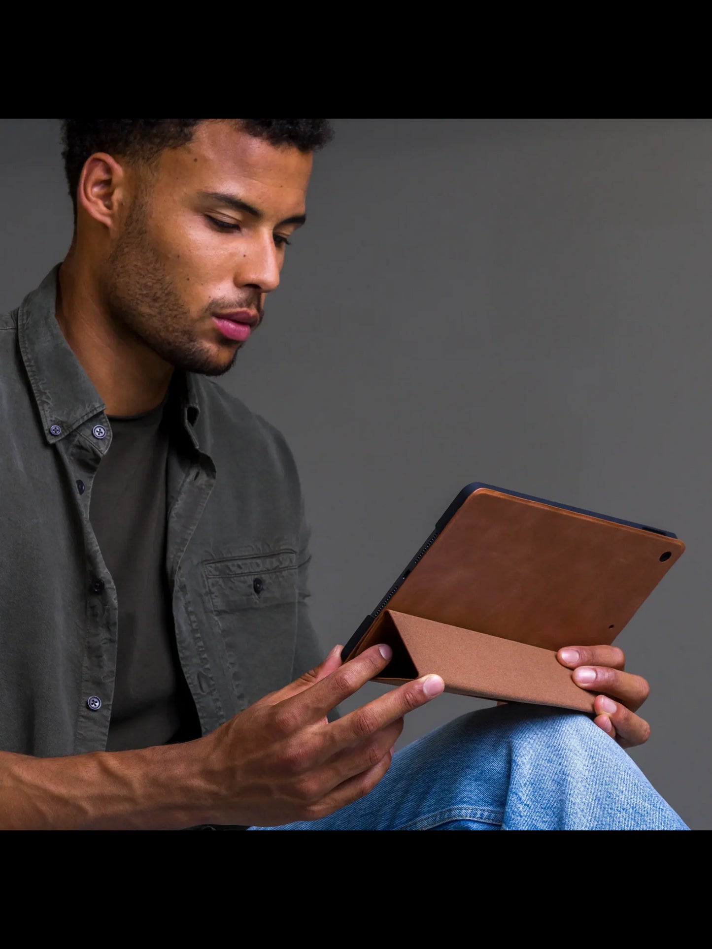 Husa dbramante1928 Risskov pentru iPad 10.2", Maro - iSTYLE RO