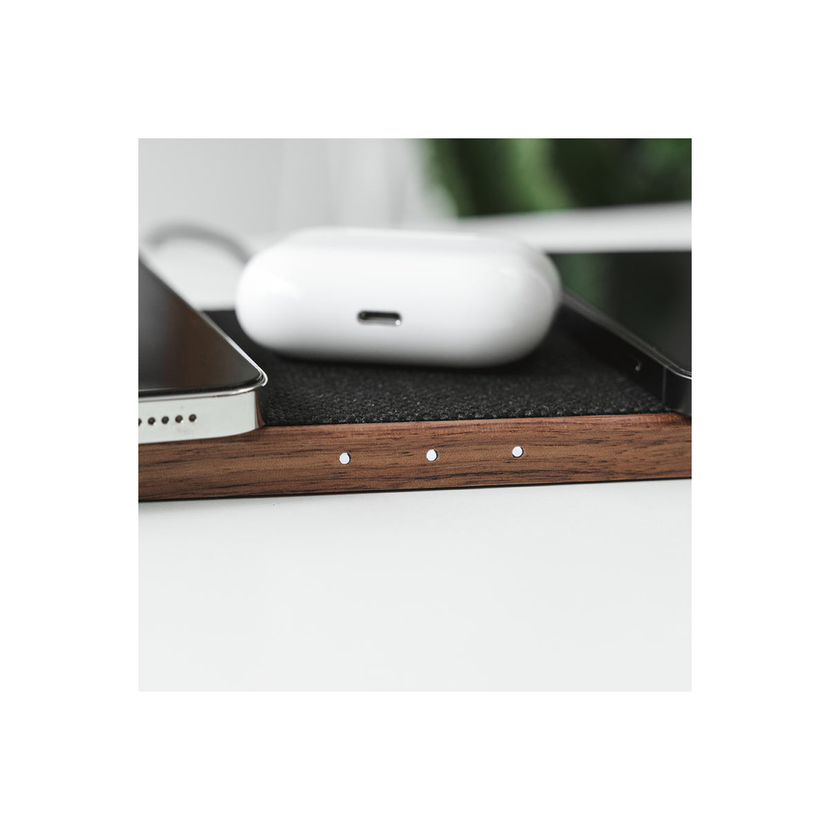Statie de incarcare Woodcessories MultiPad Wireless 3in1, Walnut/Fabric - iSTYLE RO