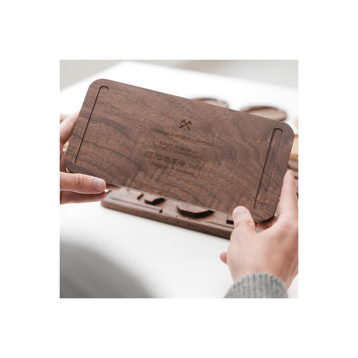 Statie de incarcare Woodcessories MultiPad Wireless 3in1, Walnut/Fabric - iSTYLE RO
