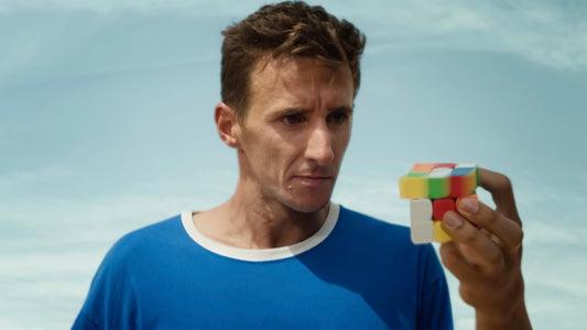 iPhone 17 Pro, prezentat într-o nouă reclamă „Peak Performance”