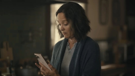 Afla cine te suna fara sa te uiti la ecran