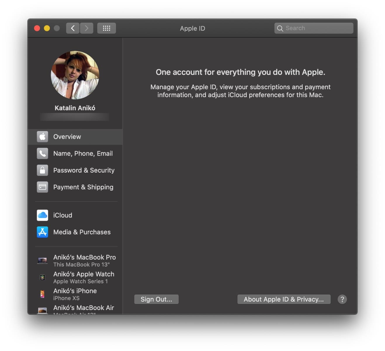 apple ID pe fundal negru
