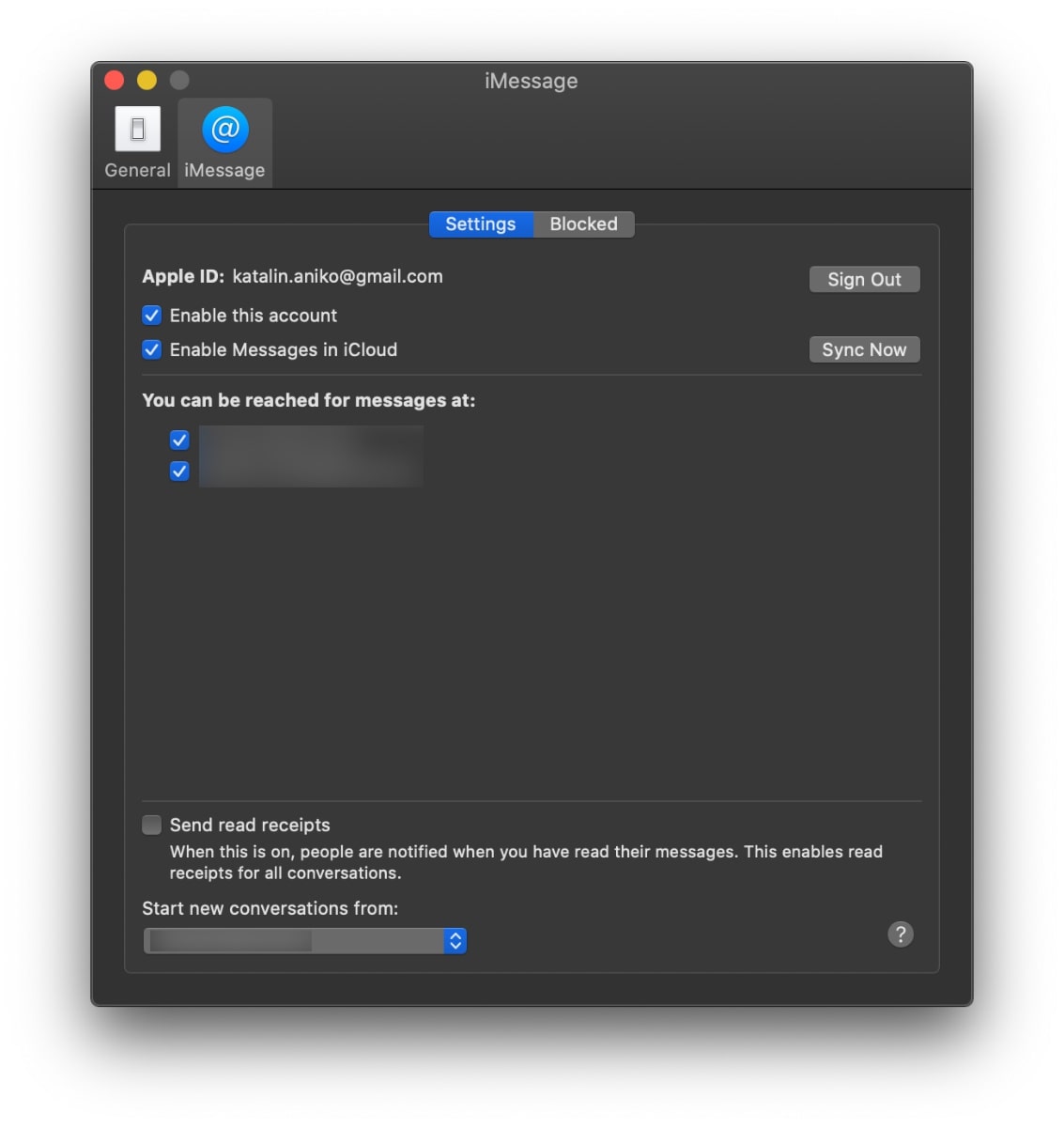 iMessage pe fundal negru