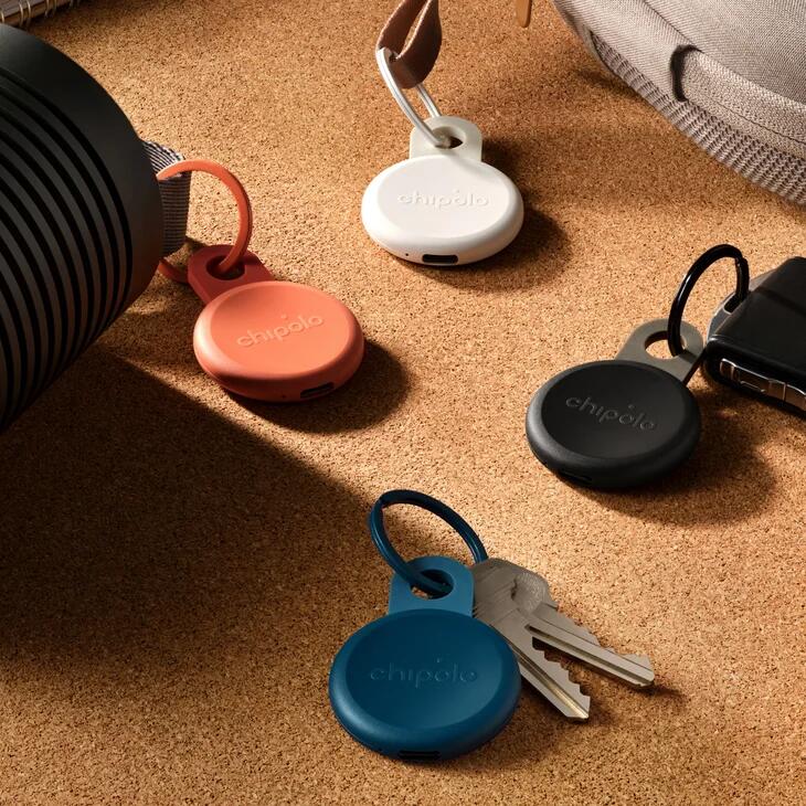 Set 4 trackere reincarcabile Chipolo LOOP, compatibile Find My, Negru, Alb, Bleumarin, Corai