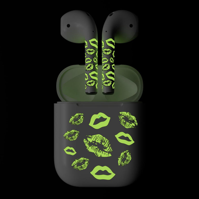 Skin NEXT ONE pentru AirPods - Buze fosforescente - iSTYLE RO