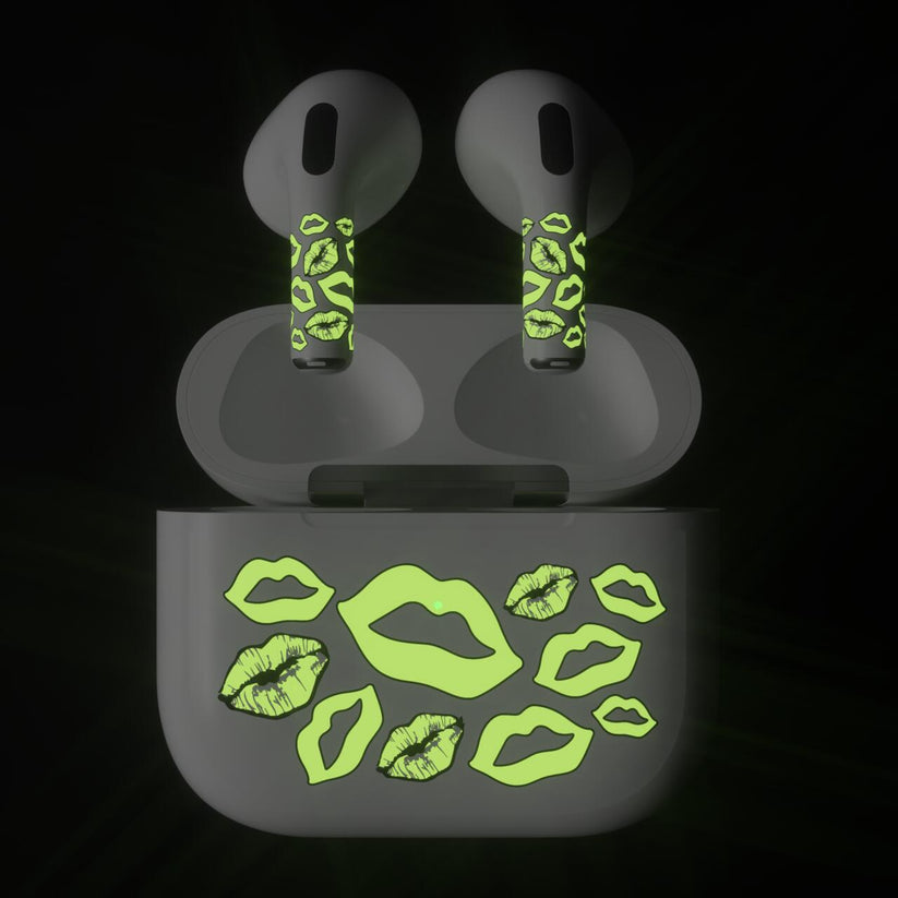 Skin NEXT ONE pentru AirPods 3rd Gen. - Buze fosforescente - iSTYLE RO