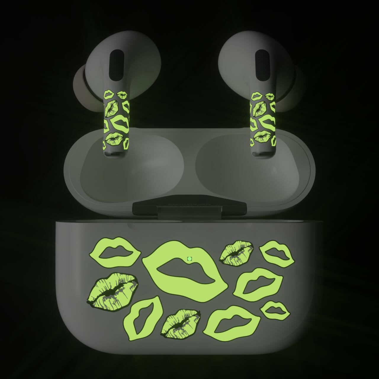 Skin NEXT ONE pentru AirPods Pro - Buze fosforescente - iSTYLE RO