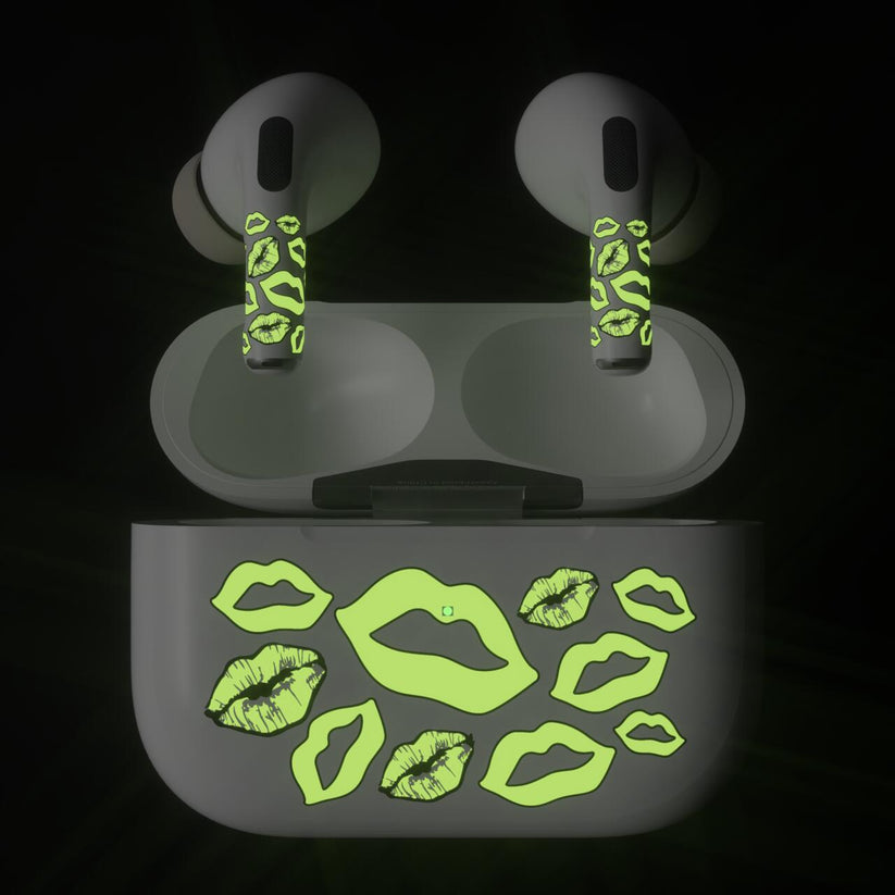 Skin NEXT ONE pentru AirPods Pro - Buze fosforescente - iSTYLE RO
