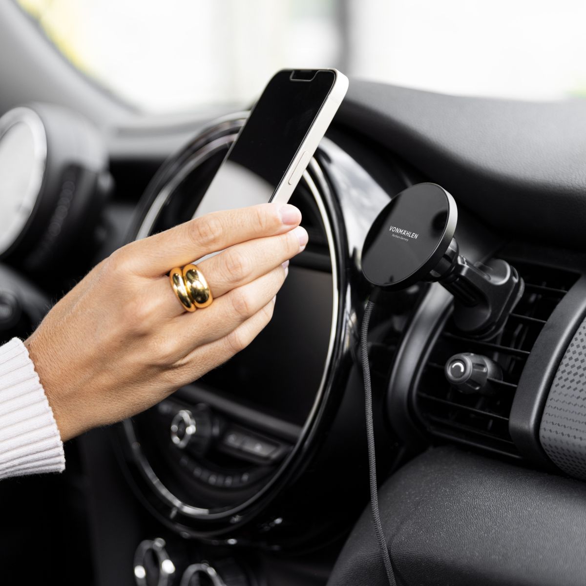 Incarcator auto Vonmählen Aura MagSafe, Alb - iSTYLE RO