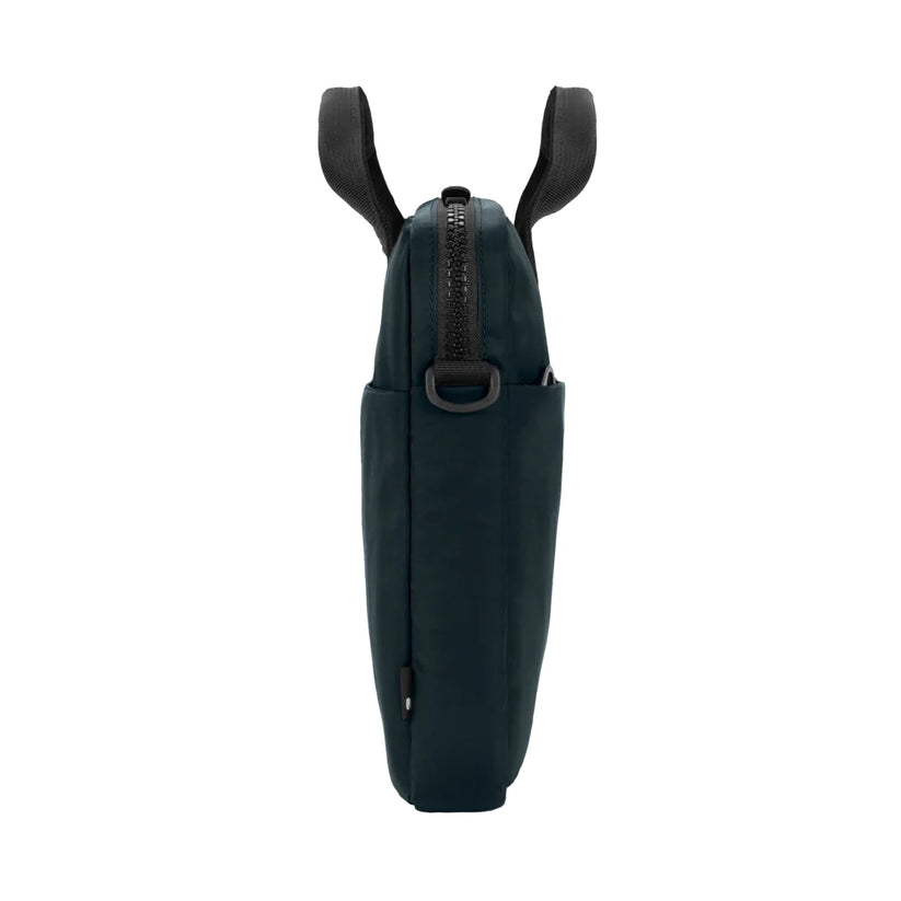 Geanta laptop Incase Compass Brief 15inch w/Flight Nylon - Negru - iSTYLE RO