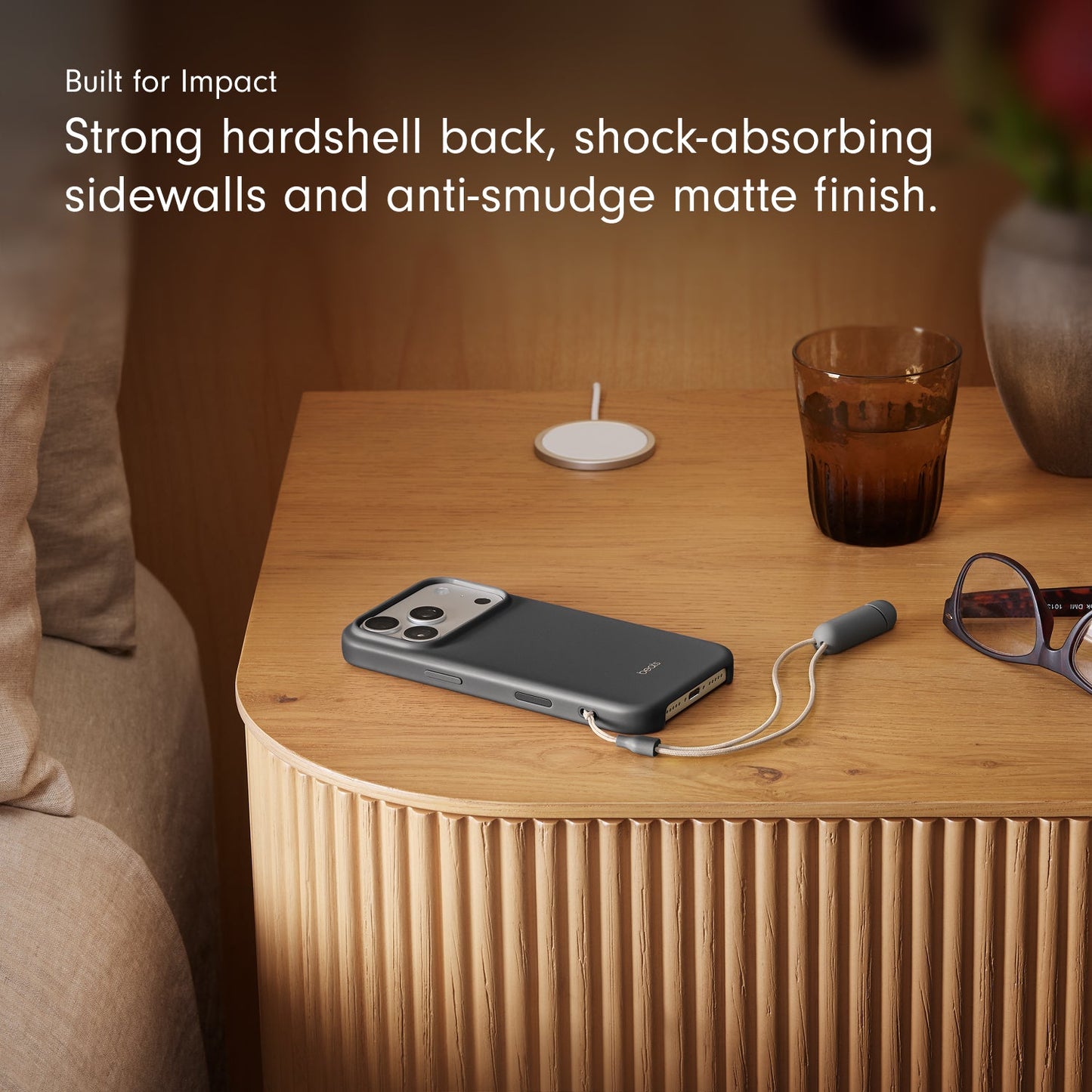 Husa de protectie Apple Beats pentru iPhone 17 Pro cu suport, MagSafe și control al camerei, Granite Gray