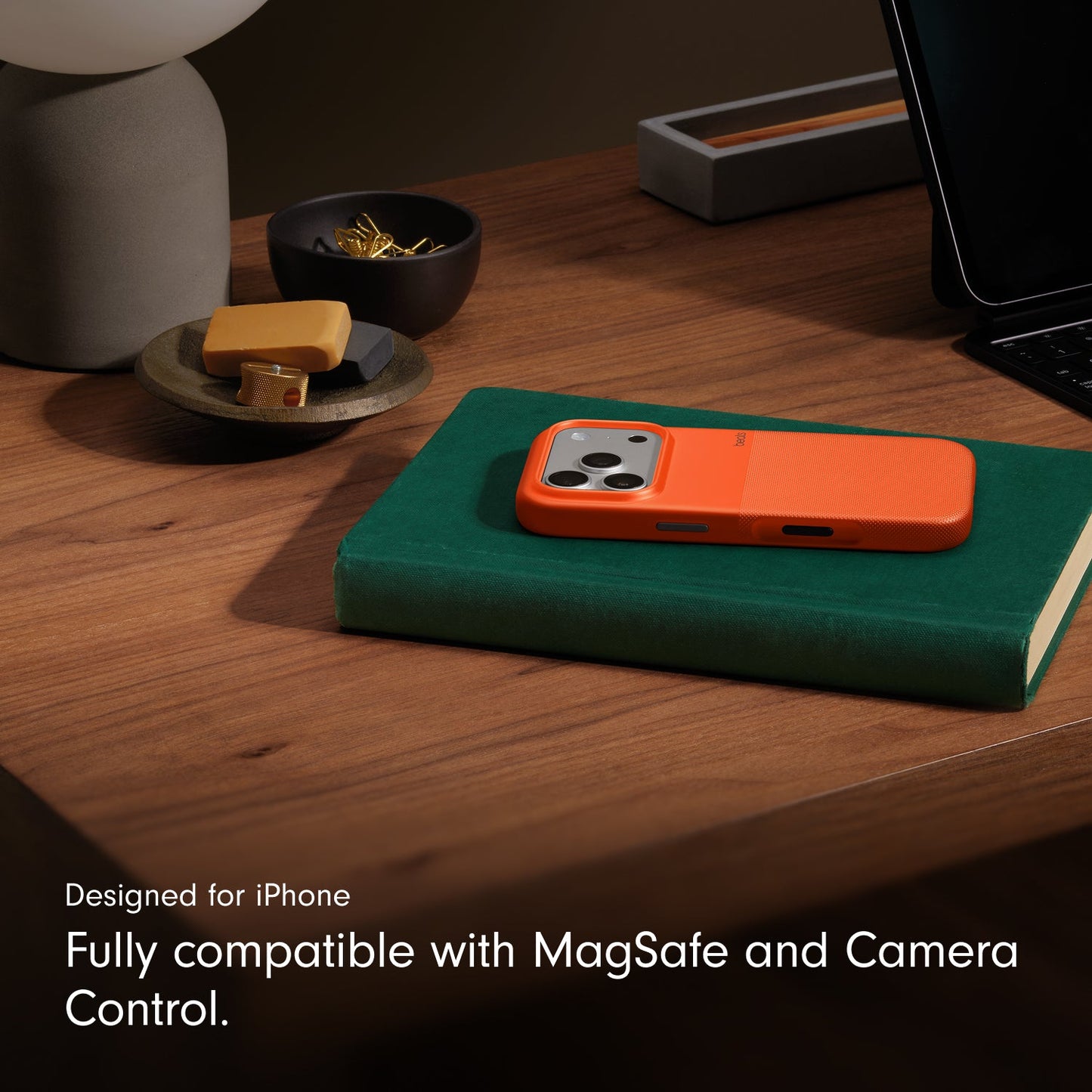 Husa de protectie Apple Beats Rugged pentru iPhone 17 Pro cu MagSafe și control al camerei, Sierra Orange