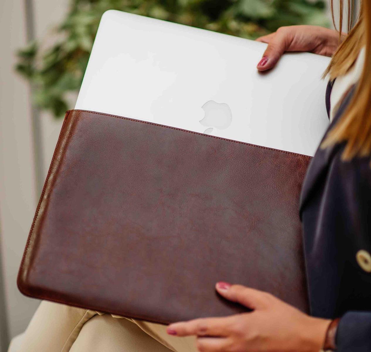 Husa de protectie REDANT pentru MacBook Pro 16", Piele, Maro - iSTYLE RO