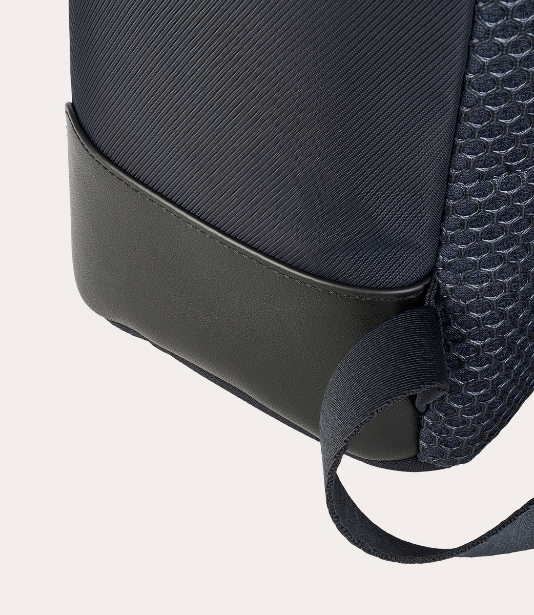 Rucsac Tucano cu elemente de piele, 16", Bleumarin/Negru - iSTYLE RO