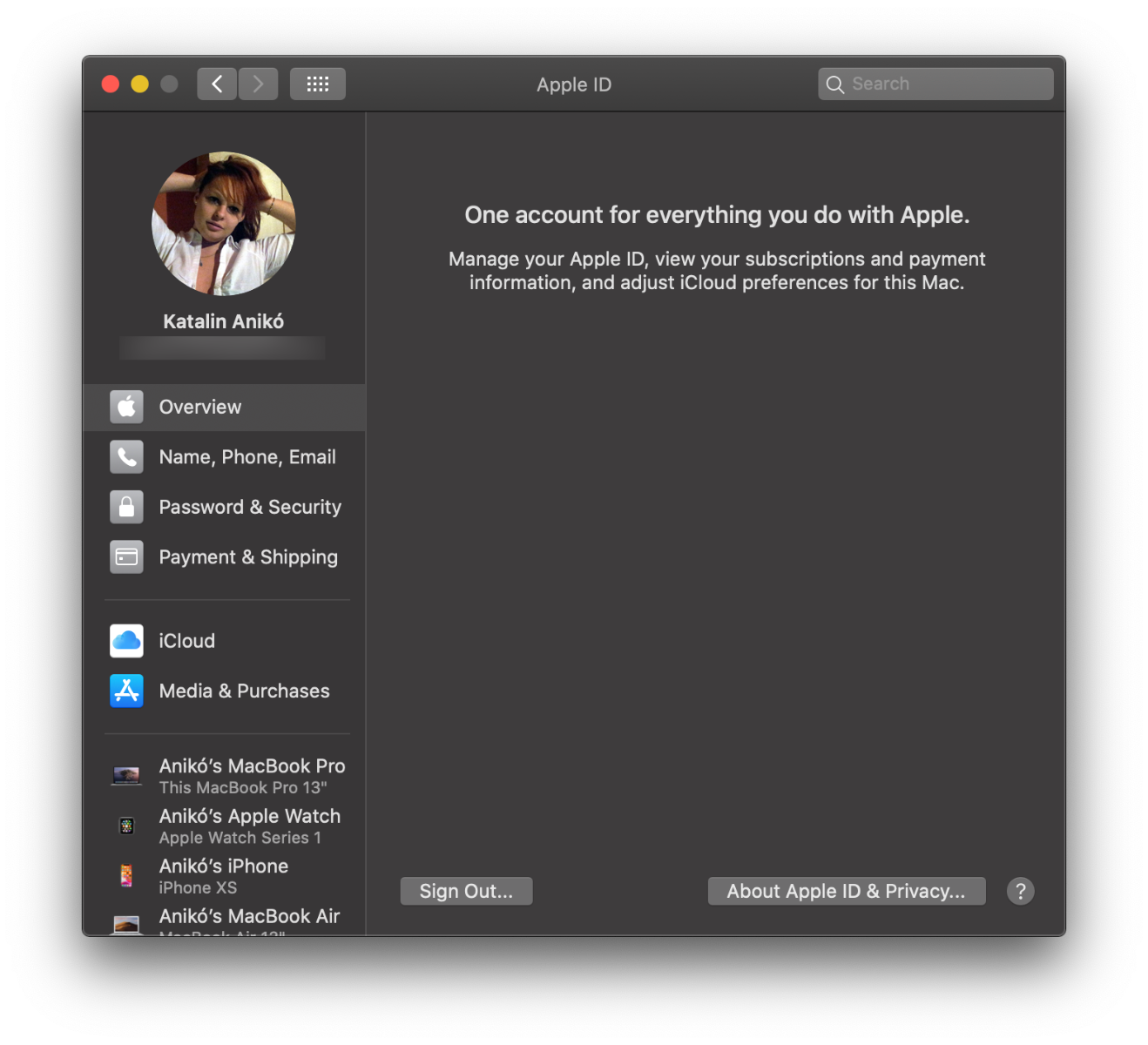 apple ID pe fundal negru