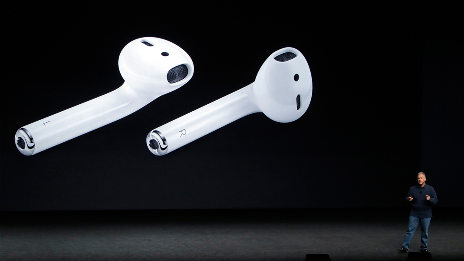 airpods pe fundal negru