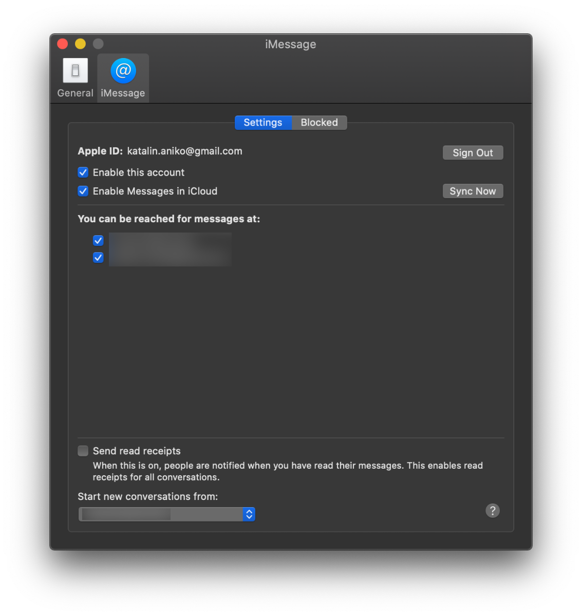 iMessage pe fundal negru