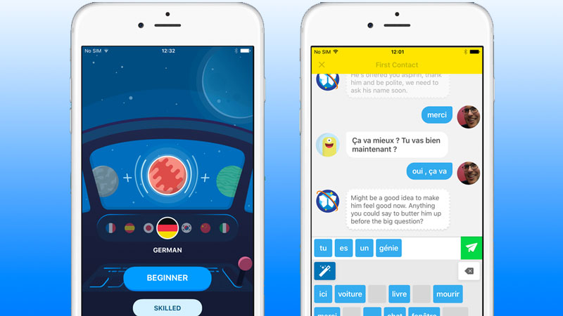 doua iphone-uri albe pe fundal albastru